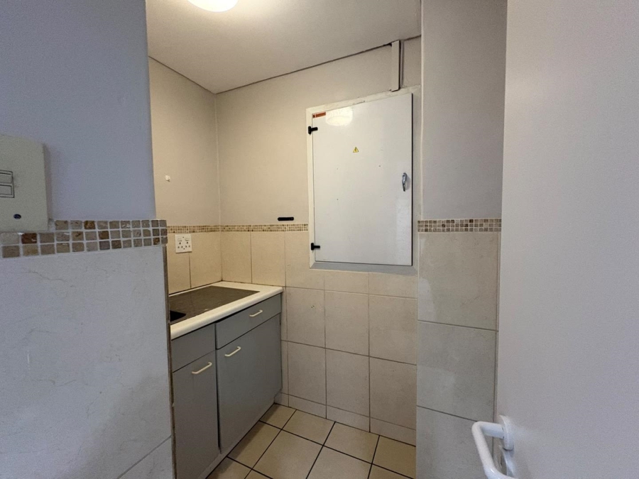 To Let Commercial Property for Rent in Pinelands Western Cape